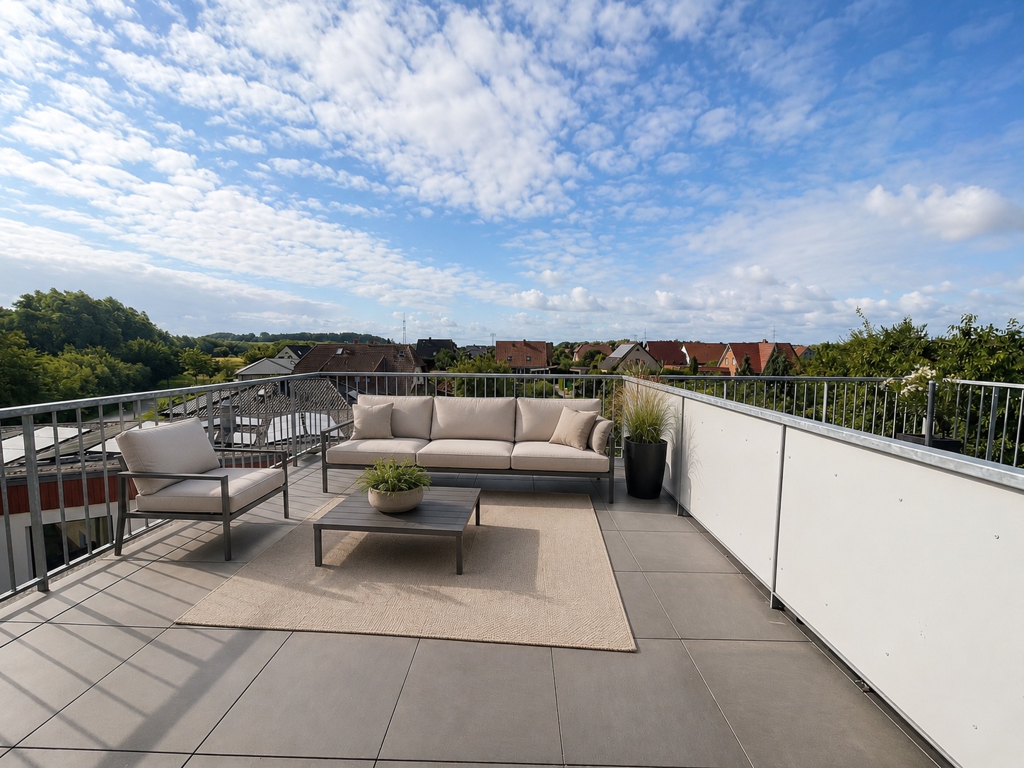 Dachterrasse mit weitem Blick über Sildemow, virtuell möbliert
