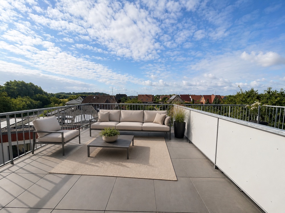 Dachterrasse mit weitem Blick über Sildemow, virtuell möbliert