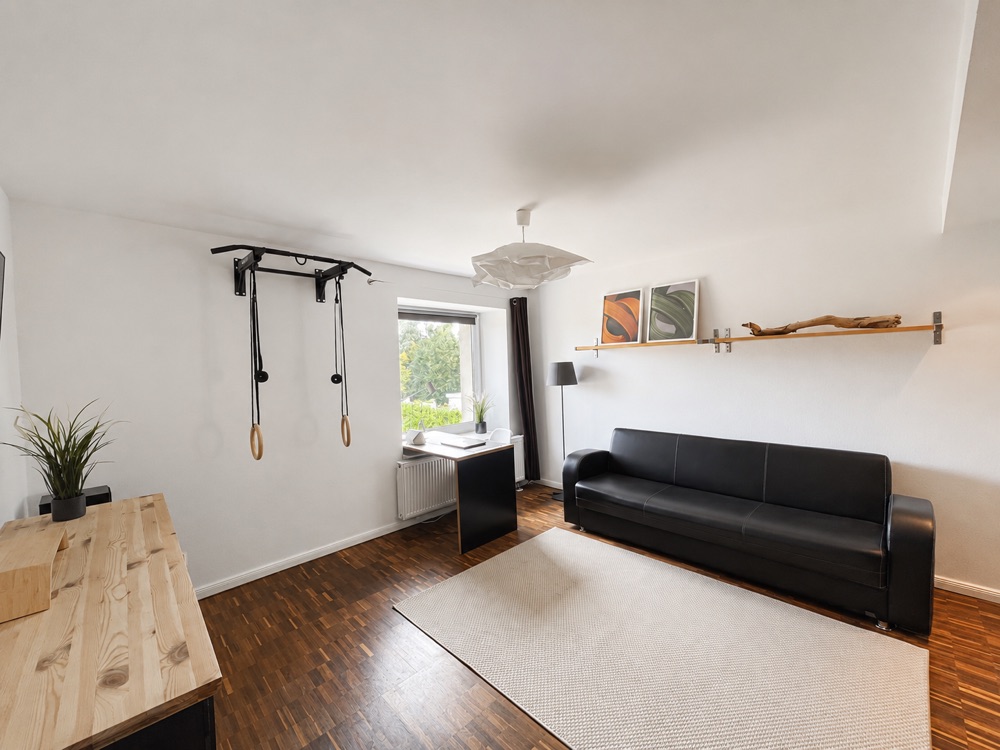 Heller Wohnbereich in Zimmer 1