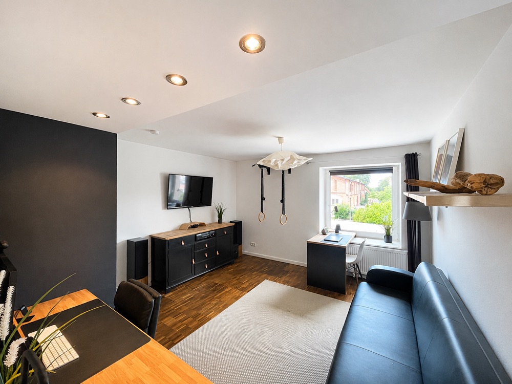Großzügige Raumansicht in Zimmer 1