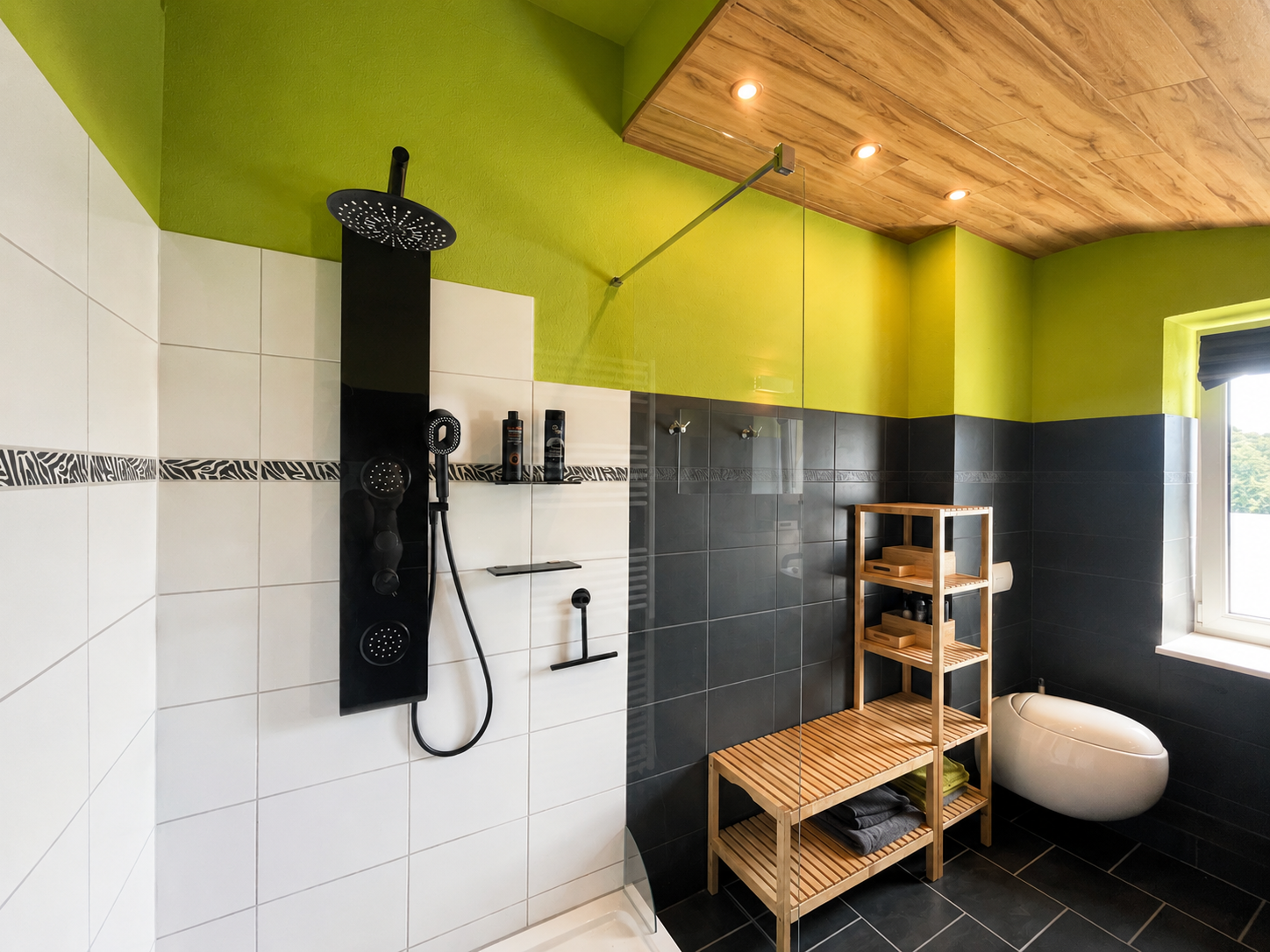 Bodengleiche Dusche im Bad des Dachgeschosses