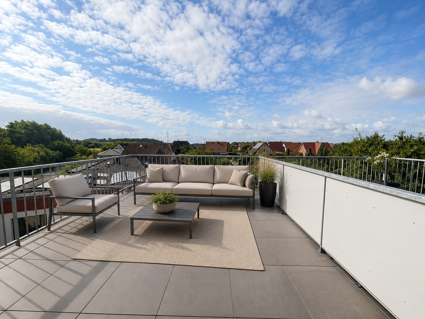 Dachterrasse mit weitem Blick über Sildemow, virtuell möbliert
